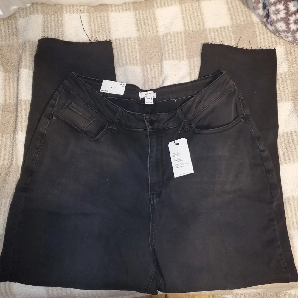 5 for $25 | NWT Forever 21 + Plus High Waisted Tapered Leg Denim Mom Jeans - Picture 3 of 12